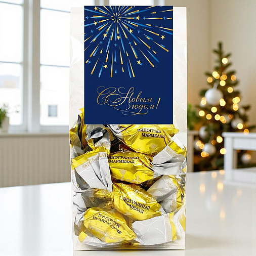 Новогодний набор: конфеты шоколадные, сухофрукты,печенье, чай 515г в сумке-шоппере