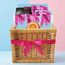 Подарочная корзина: шоколад, мармелад, конфеты ассорти, варенье, чайный напиток