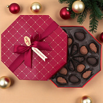 Новогодний набор конфет ассорти с шоколадными начинками