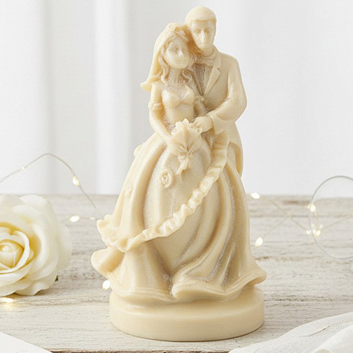 "Жених и невеста" скульптура белый шоколад