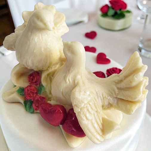 "Голуби" скульптура белый шоколад