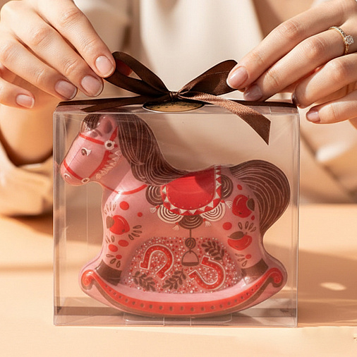 "Лошадка" скульптура шоколад клубничный 