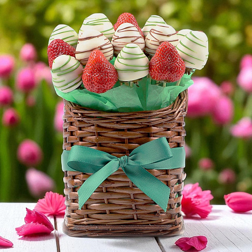 Свежая клубника в шоколаде корзина 650г