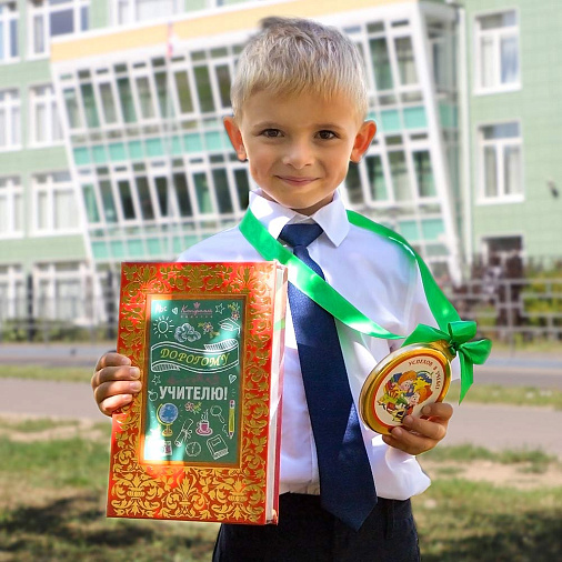 "Дорогому учителю" шоколадные конфеты (книга)