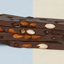 Горький шоколад с миндалем (ломаный)